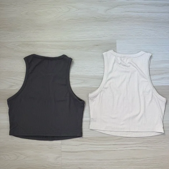 2x Sleeveless Tank Tops - Picture 7 of 7